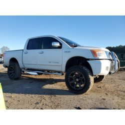2010 NISSAN TITAN