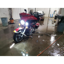 2011 HARLEY-DAVIDSON FL