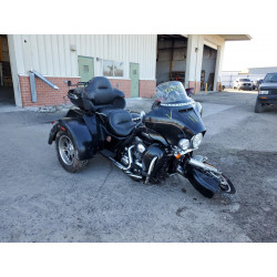 2015 HARLEY-DAVIDSON FL