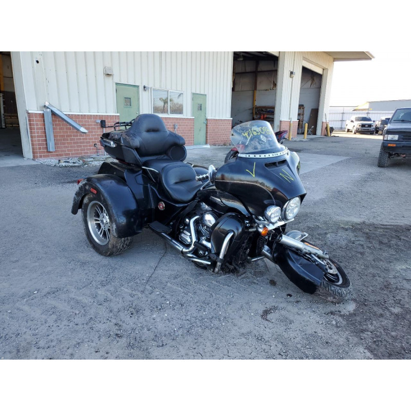 2015 HARLEY-DAVIDSON FL