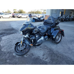2015 HARLEY-DAVIDSON FL