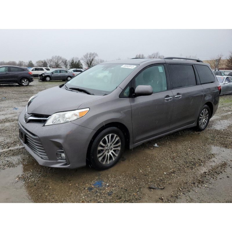 2018 TOYOTA SIENNA