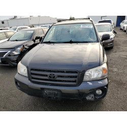 2004 TOYOTA HIGHLANDER
