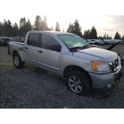 2010 NISSAN TITAN