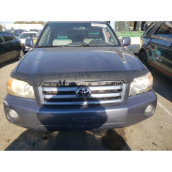 2004 TOYOTA HIGHLANDER