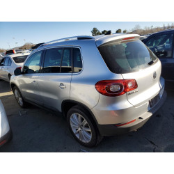 2011 VOLKSWAGEN TIGUAN