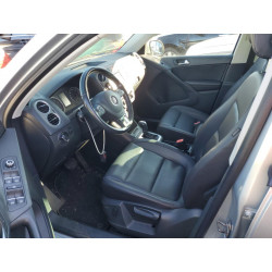 2011 VOLKSWAGEN TIGUAN