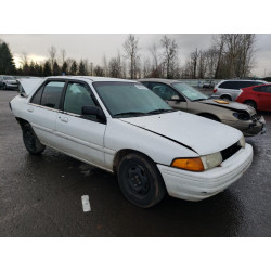 1996 FORD ESCORT