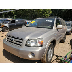 2004 TOYOTA HIGHLANDER