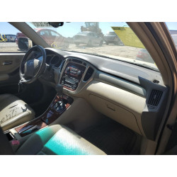 2004 TOYOTA HIGHLANDER