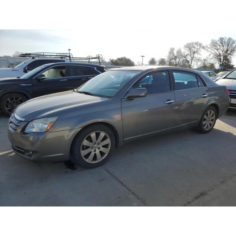 2005 TOYOTA AVALON
