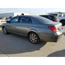 2005 TOYOTA AVALON