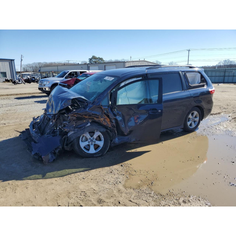 2018 TOYOTA SIENNA