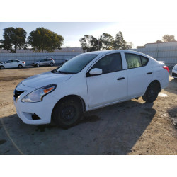 2017 NISSAN VERSA