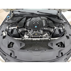 2022 BMW M8