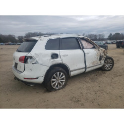 2013 VOLKSWAGEN TOUAREG