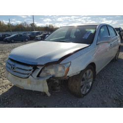 2005 TOYOTA AVALON