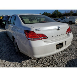 2005 TOYOTA AVALON