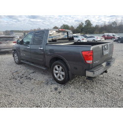 2010 NISSAN TITAN