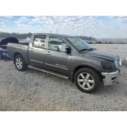 2010 NISSAN TITAN