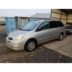 2004 TOYOTA SIENNA