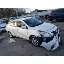 2017 NISSAN VERSA
