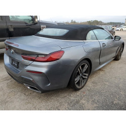 2022 BMW M8
