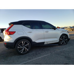 2021 VOLVO XC40