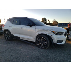 2021 VOLVO XC40